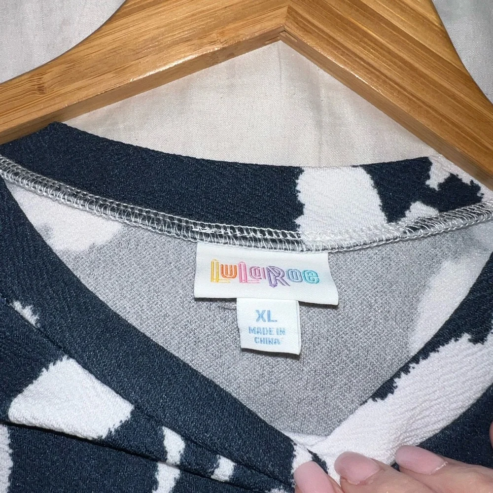 LuLaRoe Moriella Puff Sleeve Mixed Media Top Navy Blue White XL - Picture 3 of 6